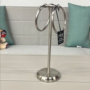 Fingertip towel holder
